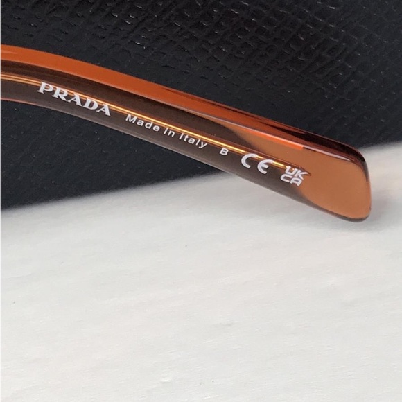 Authentic Prada Eyewear PR13ZS10N5S0
cat-eye frame sunglasses - Picture 15 of 16